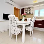 Gusti * Drače