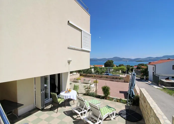 Gusti Apartment *