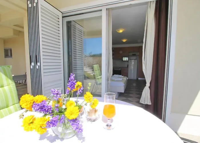 Gusti Apartment *