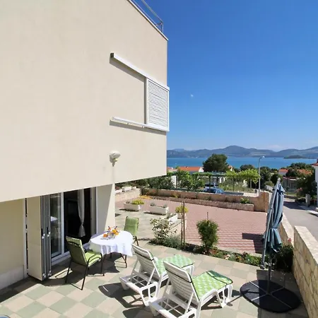 Gusti Apartman *