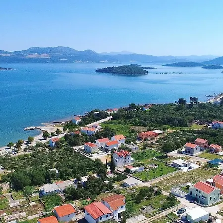 Gusti Apartman Drace